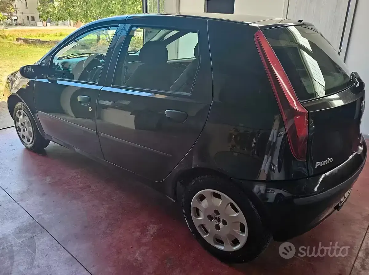 Usata Fiat Punto Classica 60 CV (44 kW) 2010 Nero Utilitaria