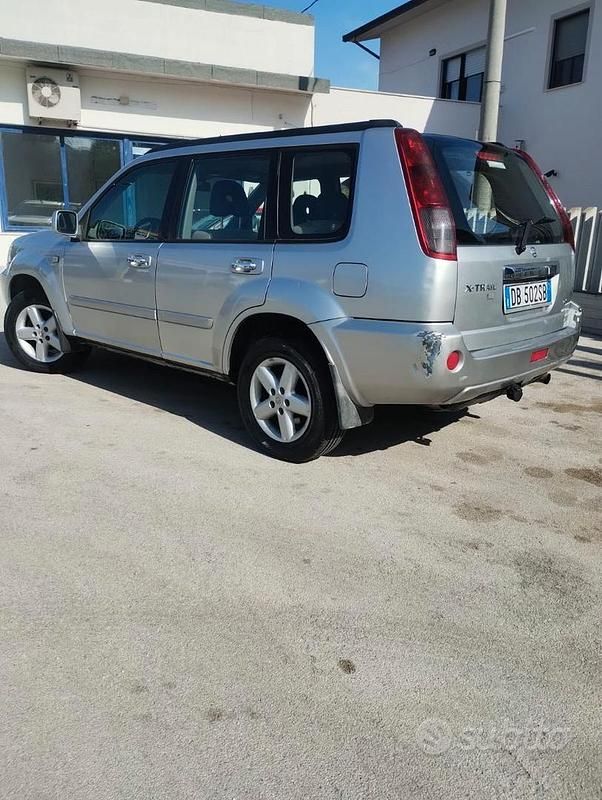 Usata Nissan X-Trail 136 CV (100 kW) 2006 Grigio SUV