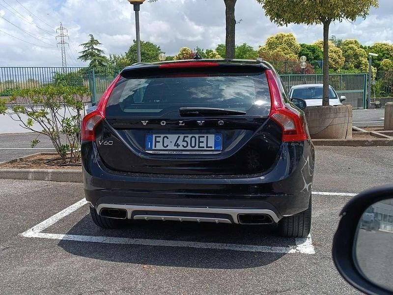 Usata Volvo V60 Ocean Race 120 CV (88 kW) 2016 Nero Station wagon