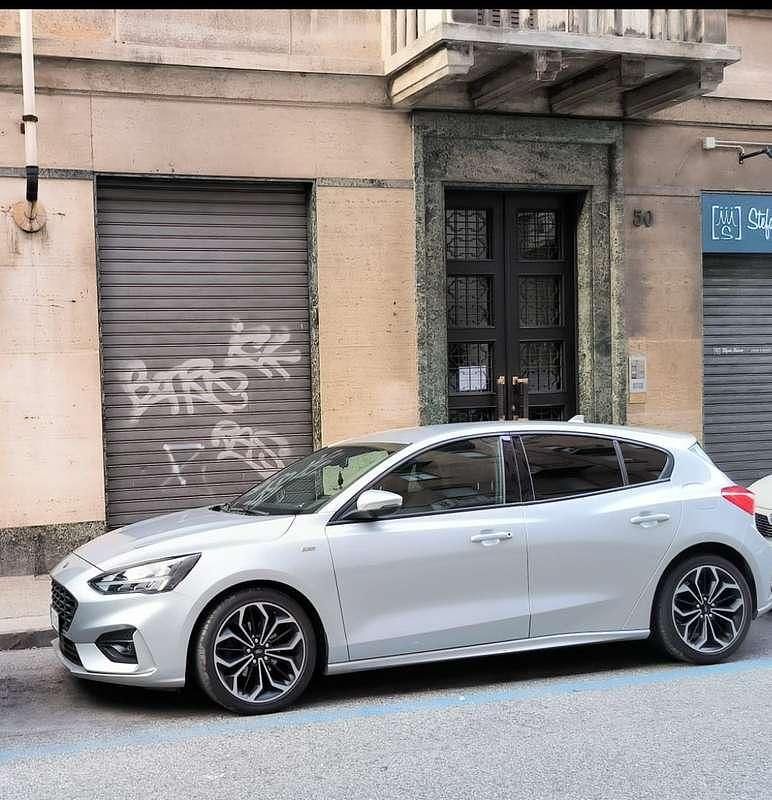 Argento Usata 2019 Ford Focus ST-Line Tre volumi | 14.000 € (Buon prezzo) - Immagine 1/4