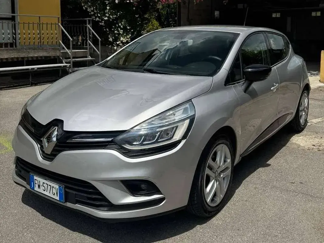 Usata Renault Clio IV Life 90 CV (66 kW) 2019 Argento Berlina
