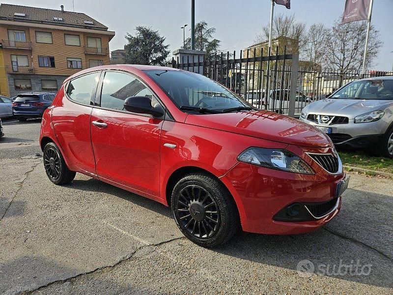 Usata Lancia Ypsilon 69 CV (50 kW) 2022 Rosso Utilitaria