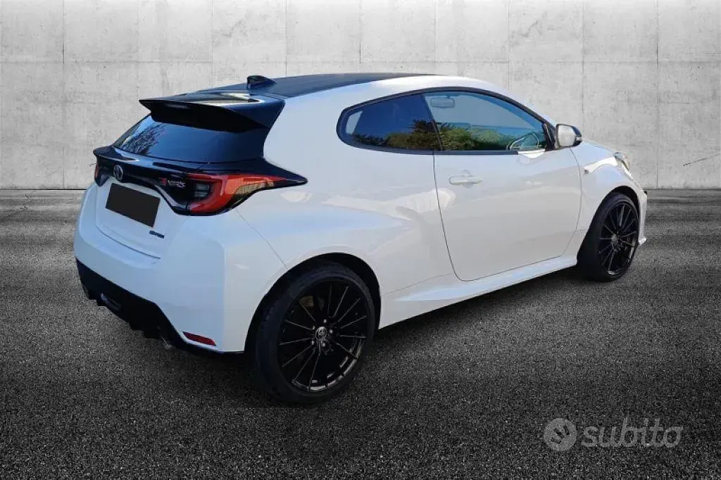 Usata Toyota Yaris 261 CV (191 kW) 2021 Bianco Utilitaria