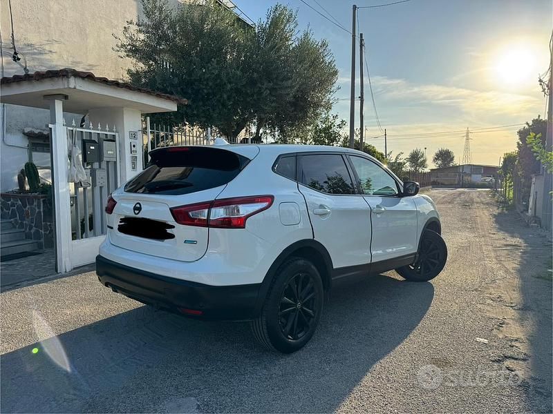 Bianco Usata 2015 Nissan Qashqai SUV | 8950 € (Ottimo prezzo) - Immagine 1/4
