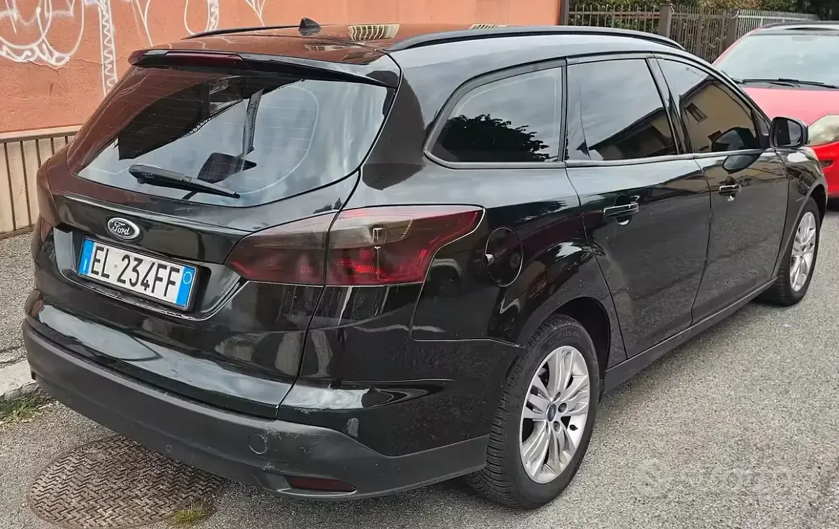 Begagnad Ford Focus 95 HK (69 kW) 2012 Svart Kombi