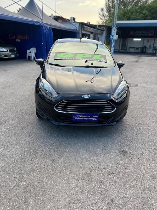 Usata Ford Fiesta 97 CV (71 kW) 2013 Nero Utilitaria