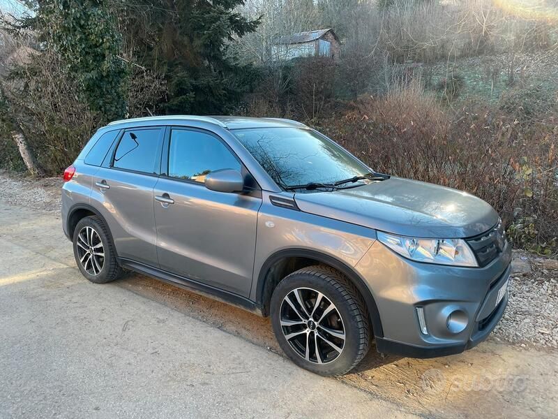 Grigio Usata 2015 Suzuki Vitara Cool SUV | 13.950 € (Buon prezzo) - Immagine 1/4