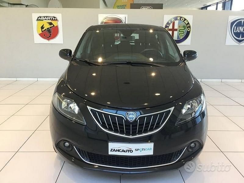Usata Lancia Ypsilon Gold 70 CV (51 kW) 2022 Nero Utilitaria