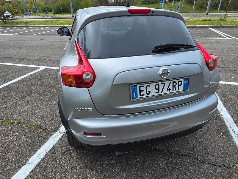 Usata Nissan Juke Tekna 117 CV (86 kW) 2011 Argento SUV