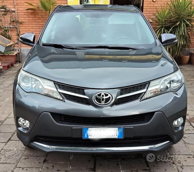 Usata Toyota RAV4 124 CV (91 kW) 2015 Grigio SUV