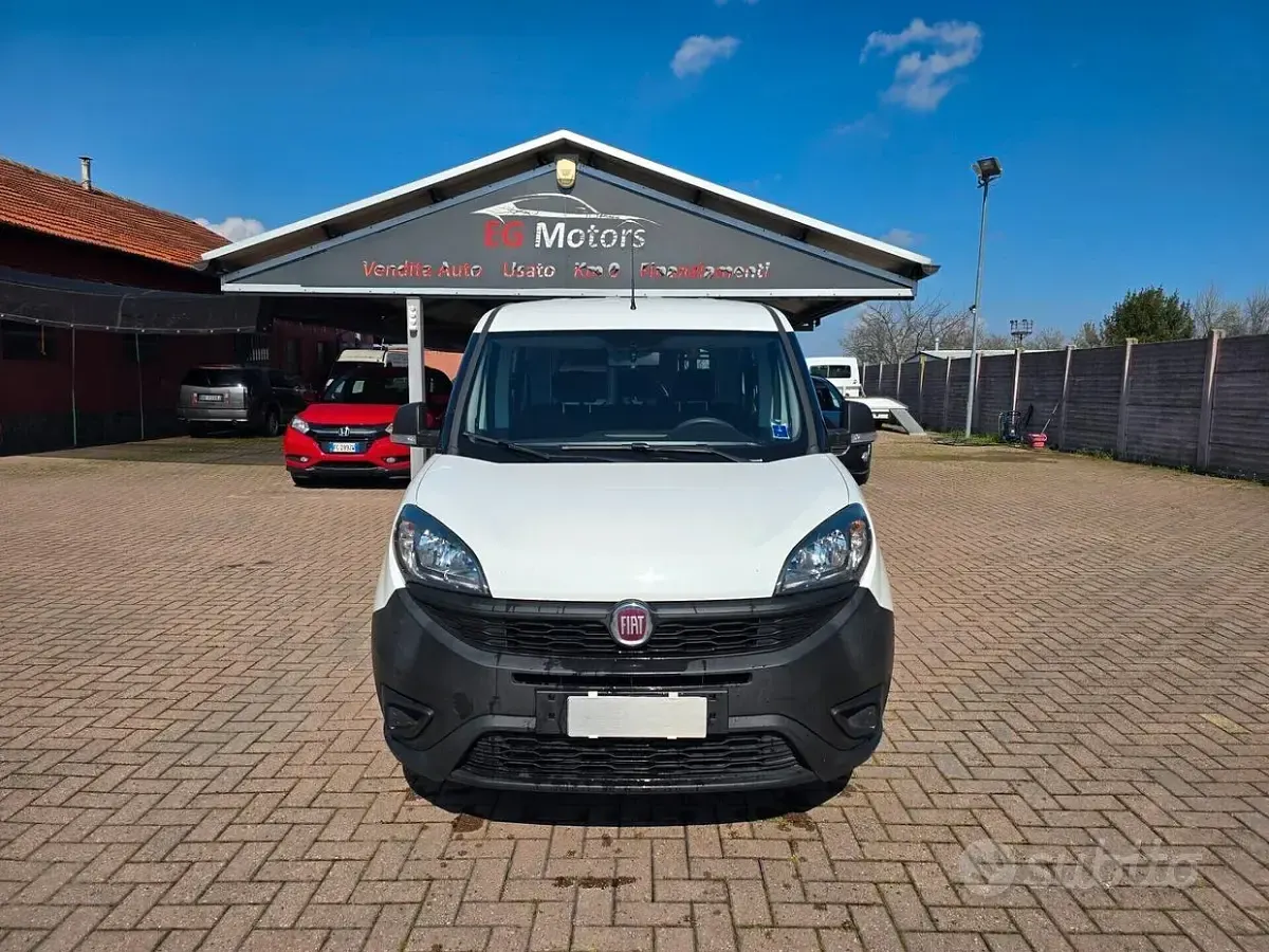 Usata Fiat Doblò Lounge 90 CV (66 kW) 2021 Bianco Monovolume