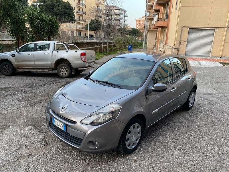 Usata Renault Clio II 70 CV (51 kW) 2011 Grigio Utilitaria