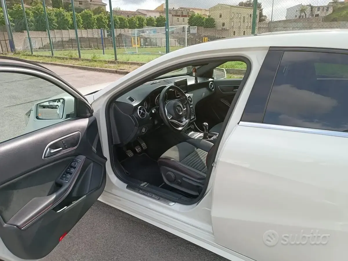 Usata Mercedes A200 Premium 136 CV (100 kW) 2015 Bianco Berlina