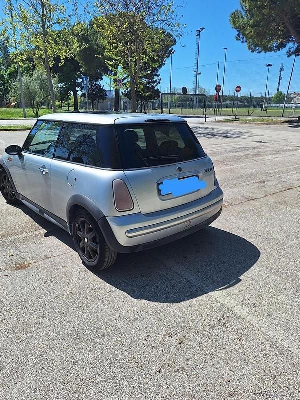Begagnad Mini One D 75 HK (55 kW) 2004 Grå Halvkombi