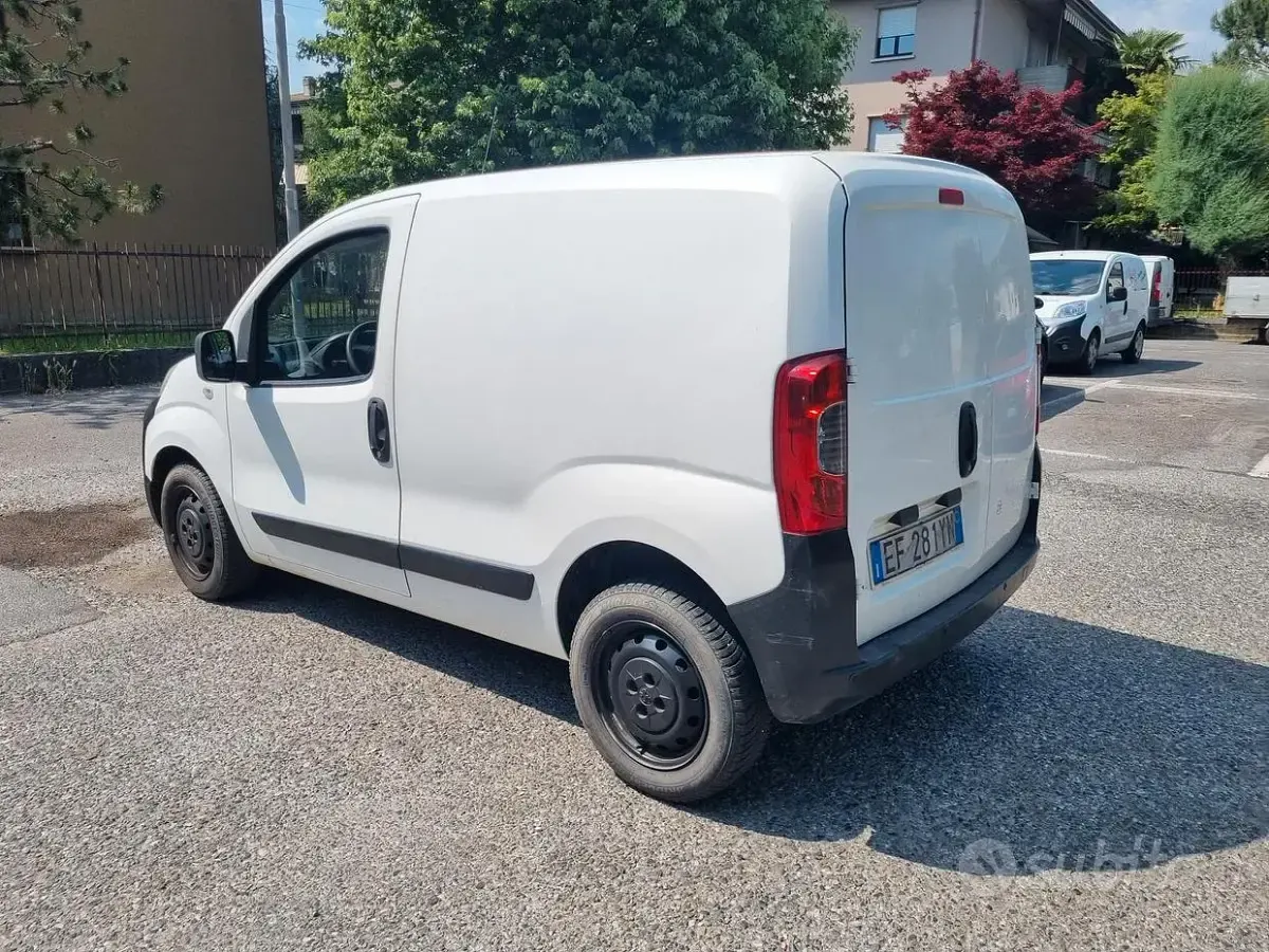 Usata Peugeot Bipper 75 CV (55 kW) 2012 Monovolume