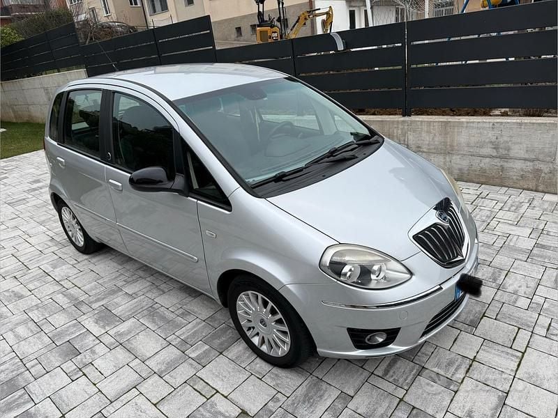 Usata Lancia Musa 77 CV (56 kW) 2012 Grigio Monovolume