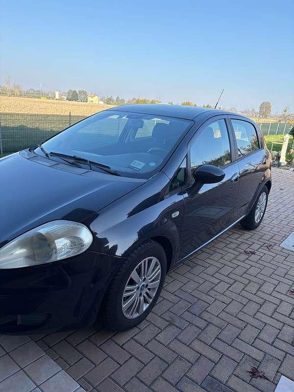 Blu/azzurro Usata 2007 Fiat Grande Punto Active Due volumi | 5000 € (Cara) - Immagine 1/4
