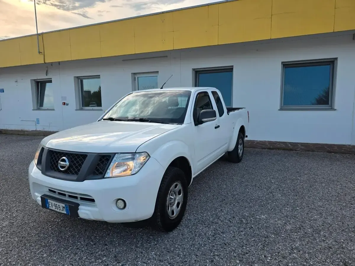 Usata Nissan Navara 190 CV (139 kW) 2014 Bianco Pick-up