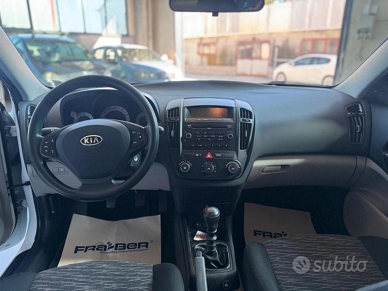 Usata Kia Ceed 109 CV (80 kW) 2009 Bianco Utilitaria
