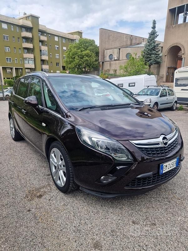 Usata Opel Zafira 131 CV (96 kW) 2012 Marrone Monovolume