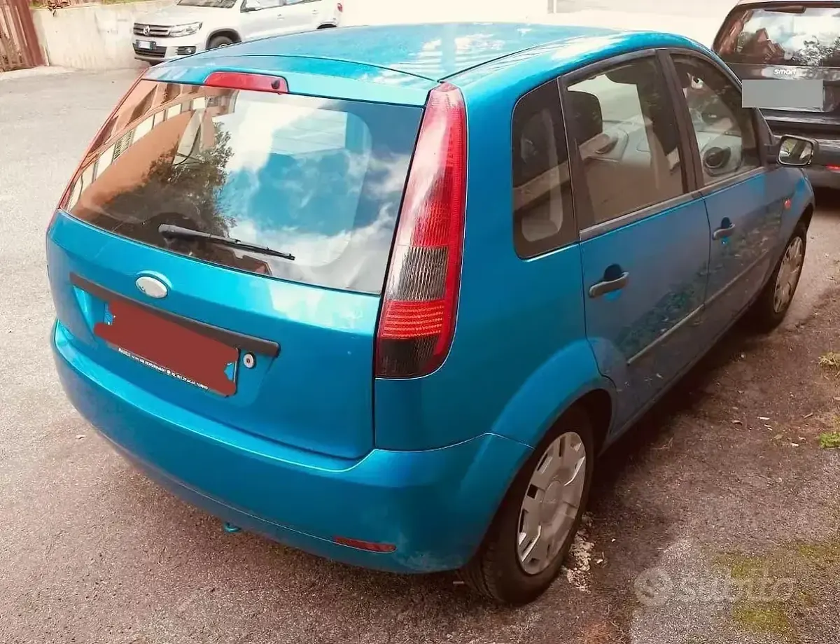 Usata Ford Fiesta Ghia 75 CV (55 kW) 2004 Bluazzurro Utilitaria