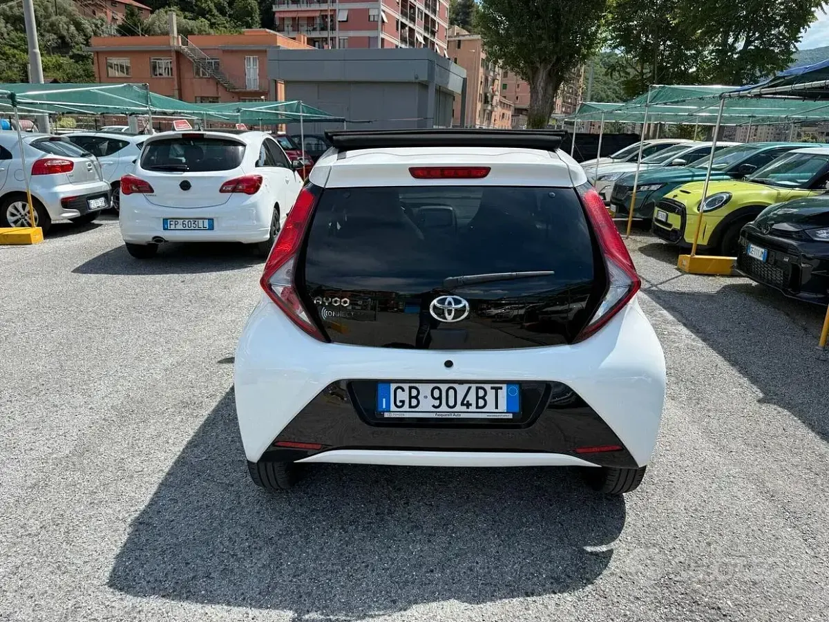 Usata Toyota Aygo Connect Style 72 CV (52 kW) 2020 Bianco Utilitaria