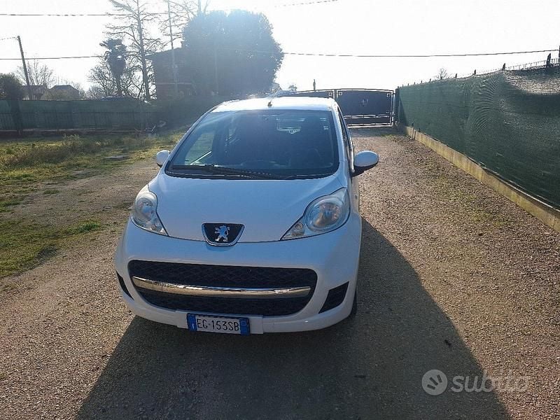 Bianco Usata 2011 Peugeot 107 Due volumi | 3500 € (Super prezzo) - Immagine 1/4