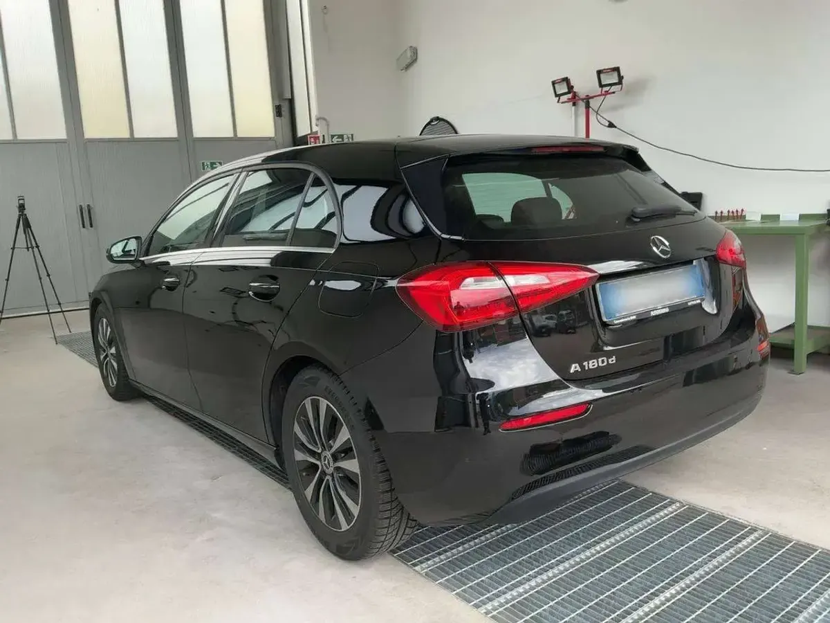 Usata Mercedes A180 116 CV (85 kW) 2021 Nero Berlina