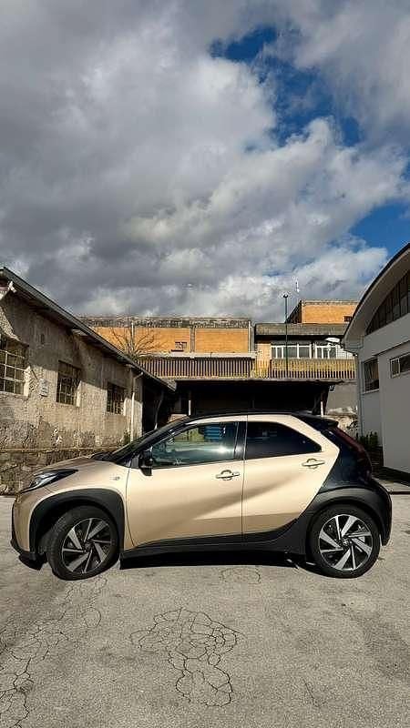 Usata Toyota Aygo X 72 CV (52 kW) 2022 Bronzo SUV