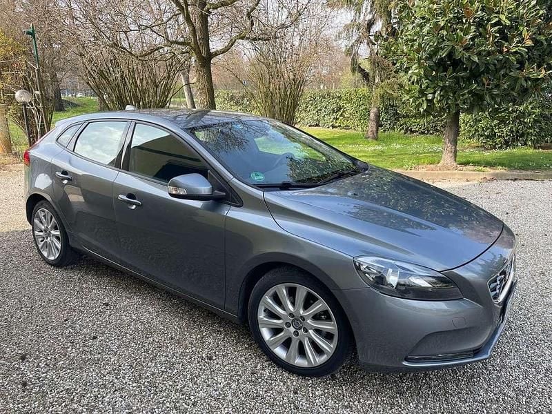 Usata Volvo V40 Business Edition 114 CV (83 kW) 2014 Grigio Berlina