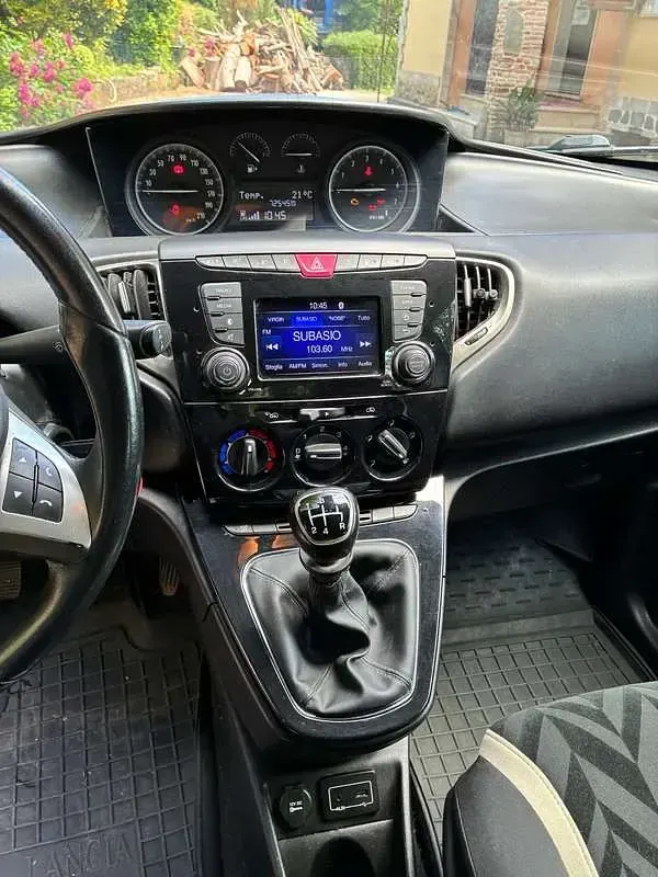 Usata Lancia Ypsilon Silver 69 CV (50 kW) 2017 Utilitaria