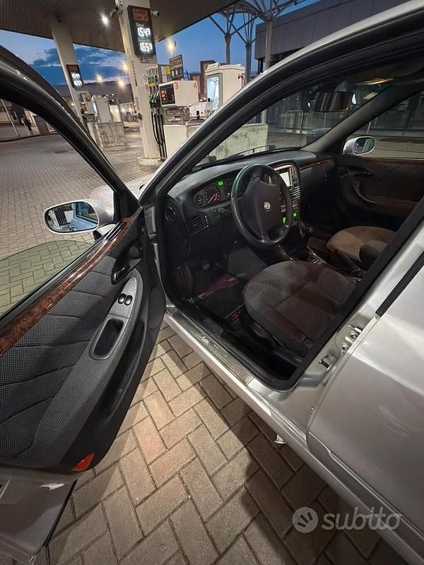 Usata Lancia Lybra 103 CV (75 kW) 2001 Grigio Berlina