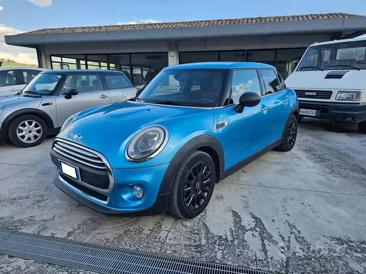 Usata Mini One D Business 95 CV (69 kW) 2017 Blu Utilitaria