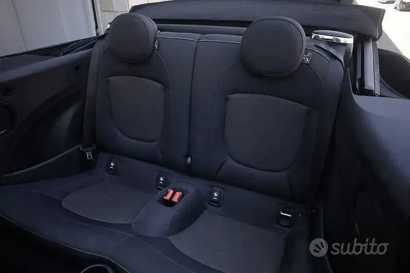 Usata Mini One Cabriolet Hype 102 CV (75 kW) 2019 Beige Cabrio
