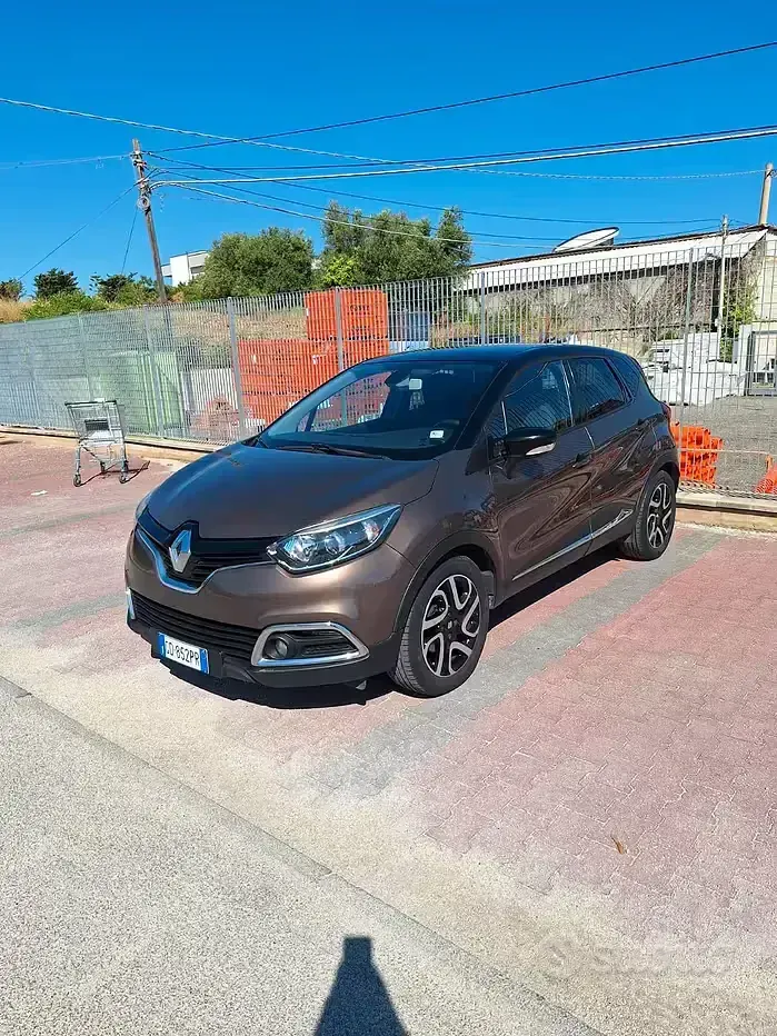 Usata Renault Captur 90 CV (66 kW) 2021 Marrone SUV