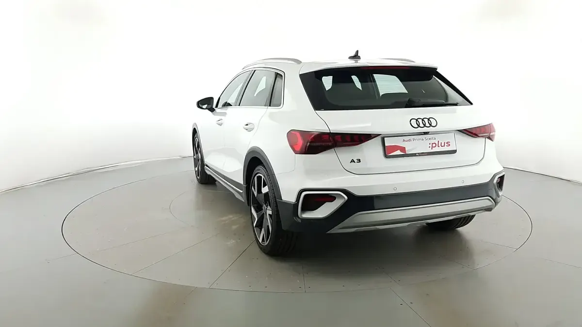 Usata Audi A3 Ambiente 150 CV (110 kW) 2024 Bianco arkona Berlina