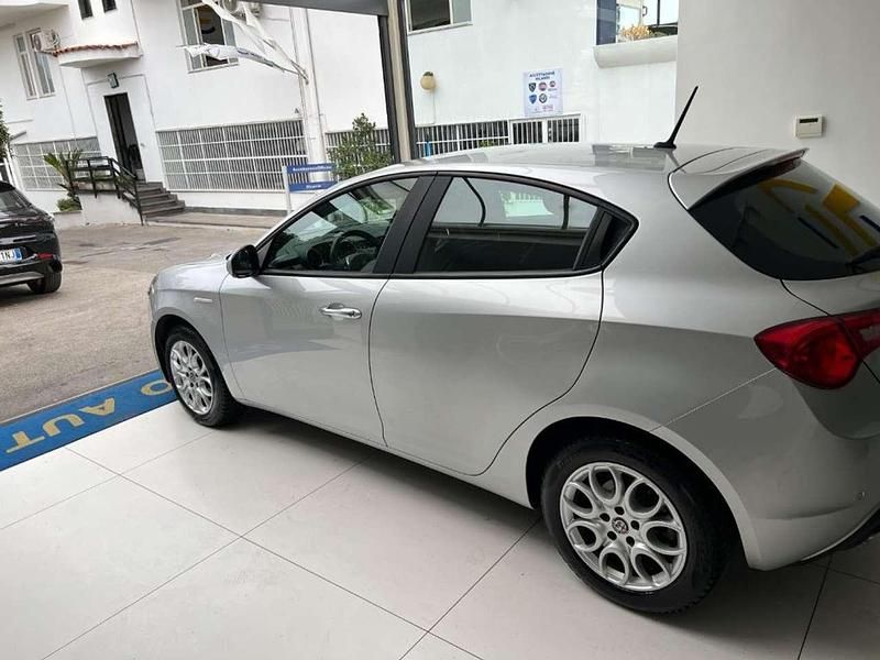 Usata Alfa Romeo Giulietta Business 120 CV (88 kW) 2020 Grigio metallizzato Utilitaria