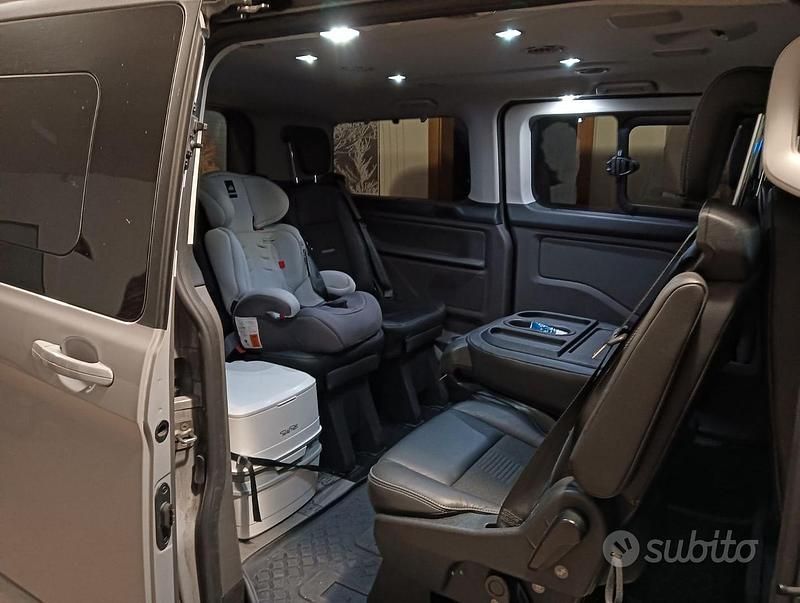 Usata Ford Tourneo 185 CV (136 kW) 2022 Monovolume