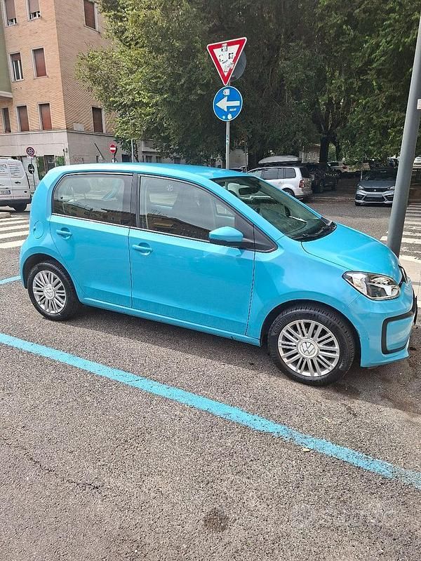 Usata VW up! 68 CV (50 kW) 2022 Blu Utilitaria