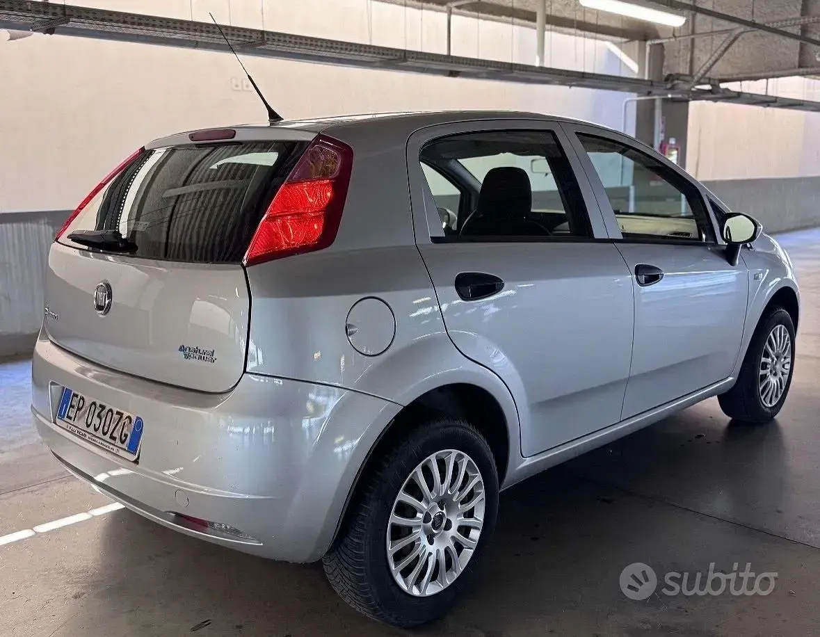 Usata Fiat Grande Punto 69 CV (50 kW) 2013 Grigio Utilitaria