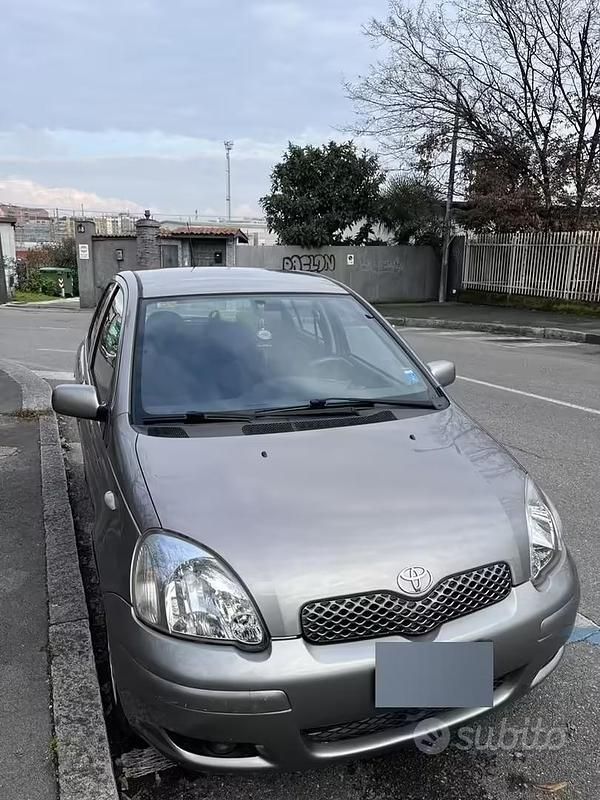 Usata Toyota Yaris 2005 Grigio Utilitaria