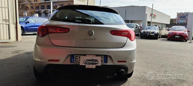 Usata Alfa Romeo Giulietta Distinctive 140 CV (102 kW) 2013 Grigio Utilitaria