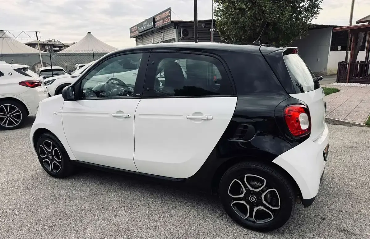 Usata Smart ForFour Passion 90 CV (66 kW) 2018 Tetto panoramico Utilitaria
