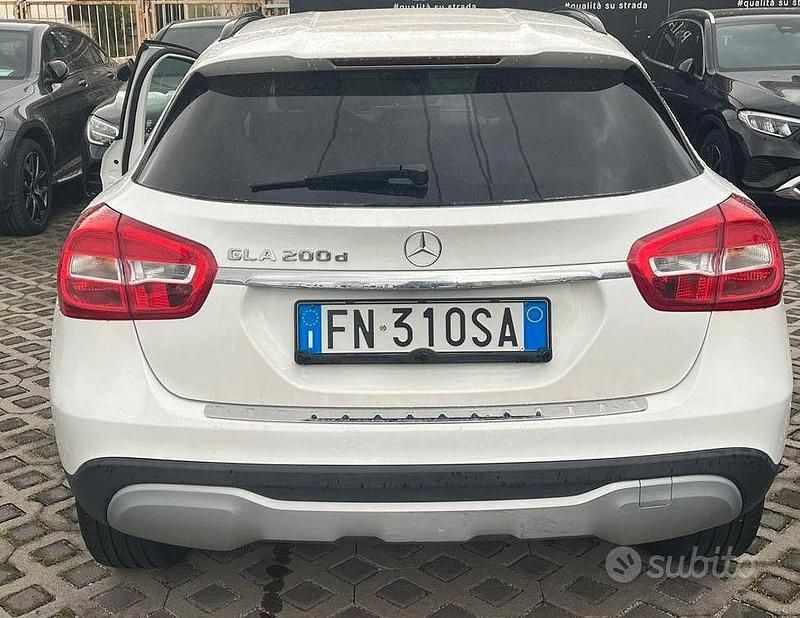 Usata Mercedes GLA200 143 CV (105 kW) 2018 Bianco SUV