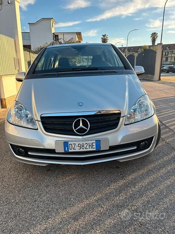 Grigio Usata 2010 Mercedes A160 Avantgarde Coupé | 2599 € (Buon prezzo) - Immagine 1/4