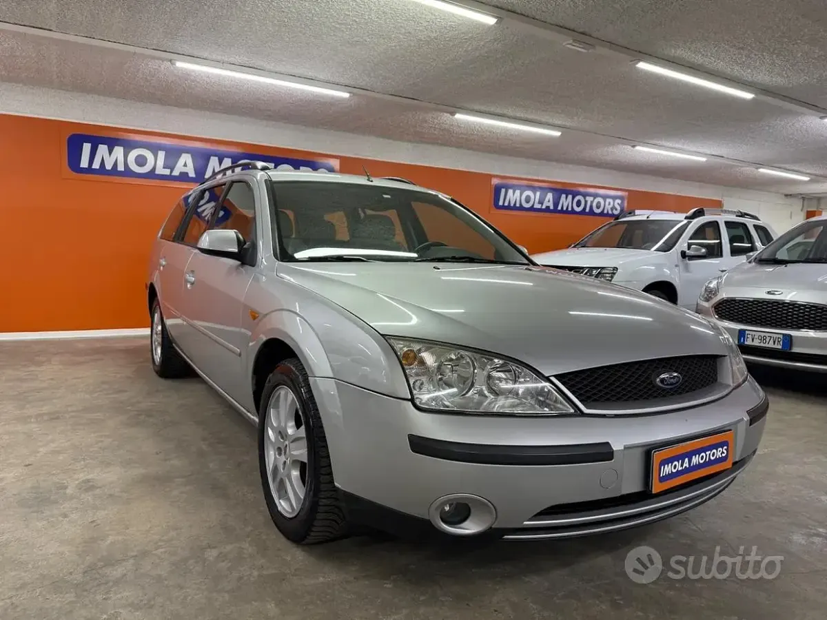 Usata Ford Mondeo Ghia 116 CV (85 kW) 2002 Grigio Station wagon
