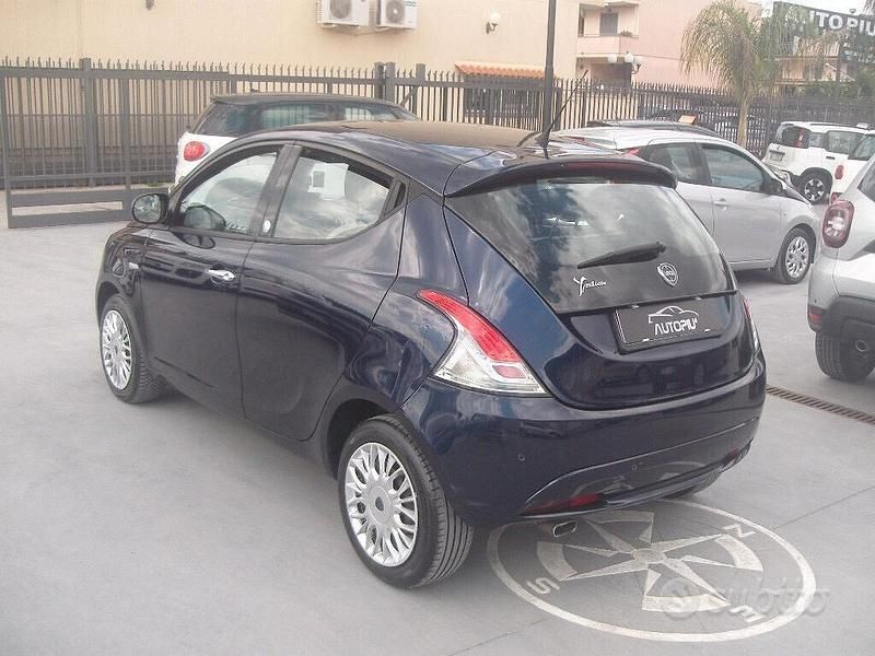 Usata Lancia Ypsilon Gold 69 CV (50 kW) 2016 Blu Utilitaria