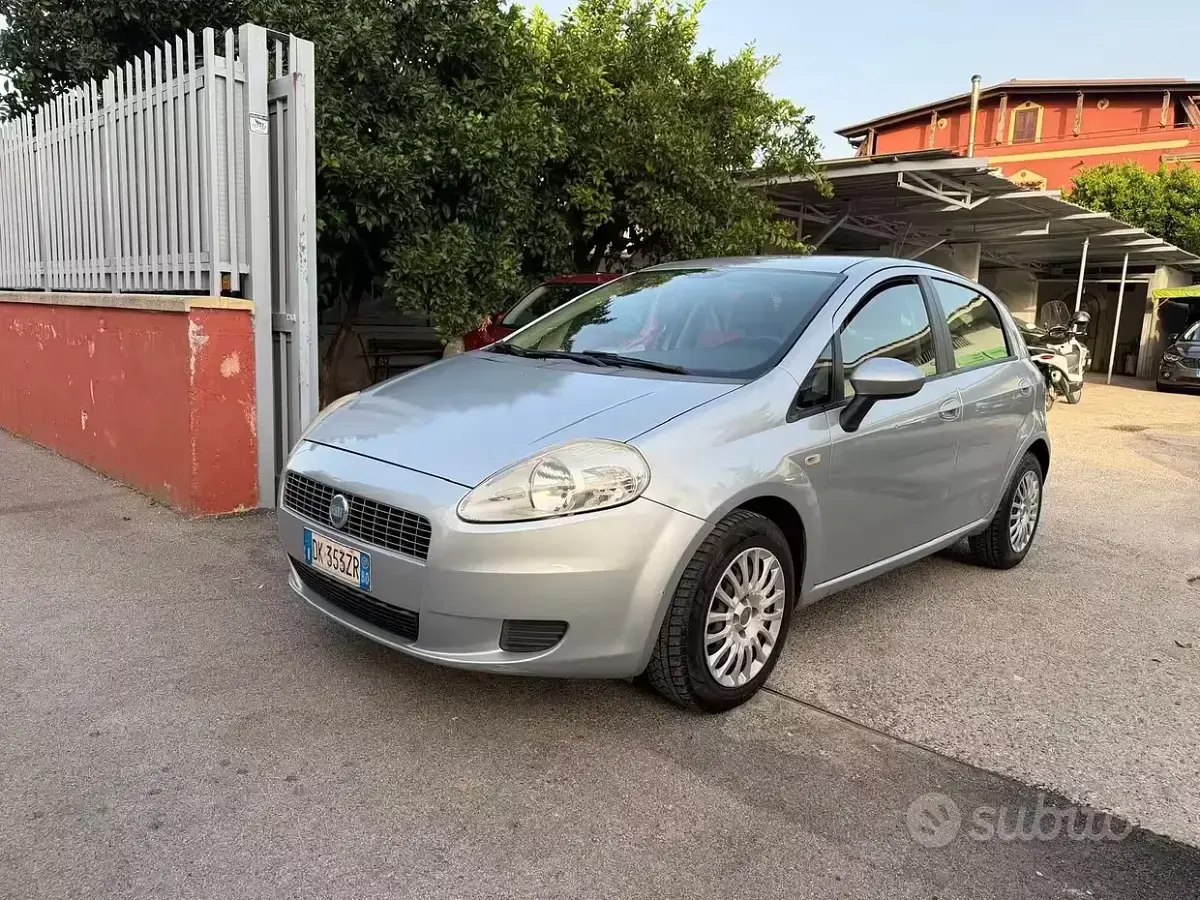 Usata Fiat Grande Punto Dynamic 77 CV (56 kW) 2007 Grigio Utilitaria