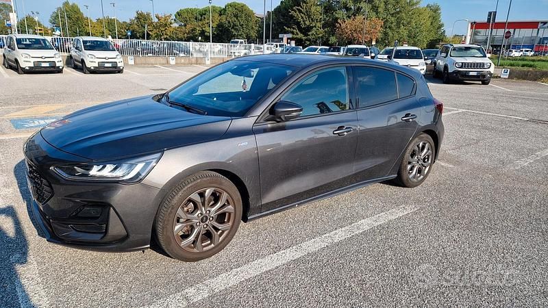 Usata Ford Focus ST-Line X 125 CV (91 kW) 2022 Grigio Berlina