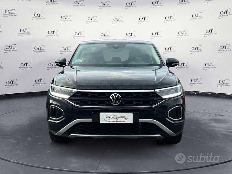 Usata VW T-Roc Life 110 CV (80 kW) 2023 Nero SUV